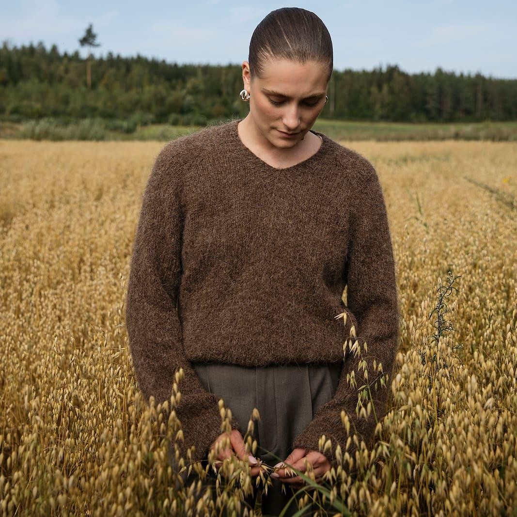 Вязаный спицами пуловер с v-образной горловиной Sally Вязаный пуловер реглан с v-образным вырезом