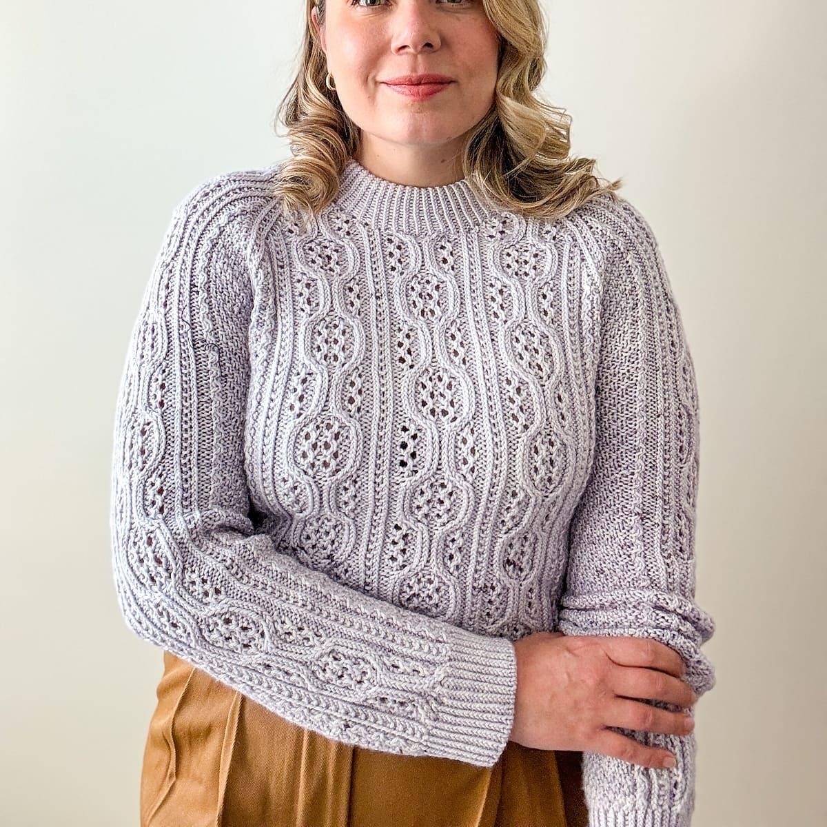 Пуловер с ажурными косами Celia pullover Вязаный спицами пуловер с ажурными косами