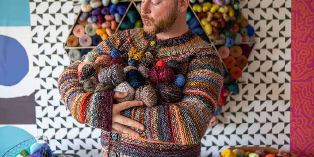 Кардиган платочной вязкой спицами из остатков пряжи Garter Marler Вязаный спицами кардиган из остатков пряжи