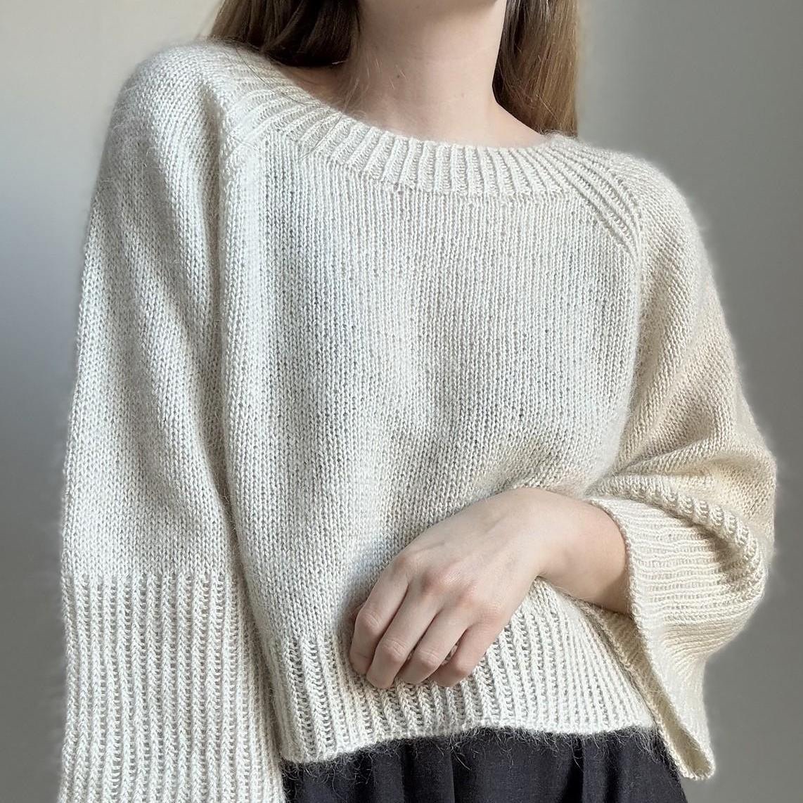 Вязаная спицами женственная блуза с эффектными рукавами Lyra Женственная блуза спицами