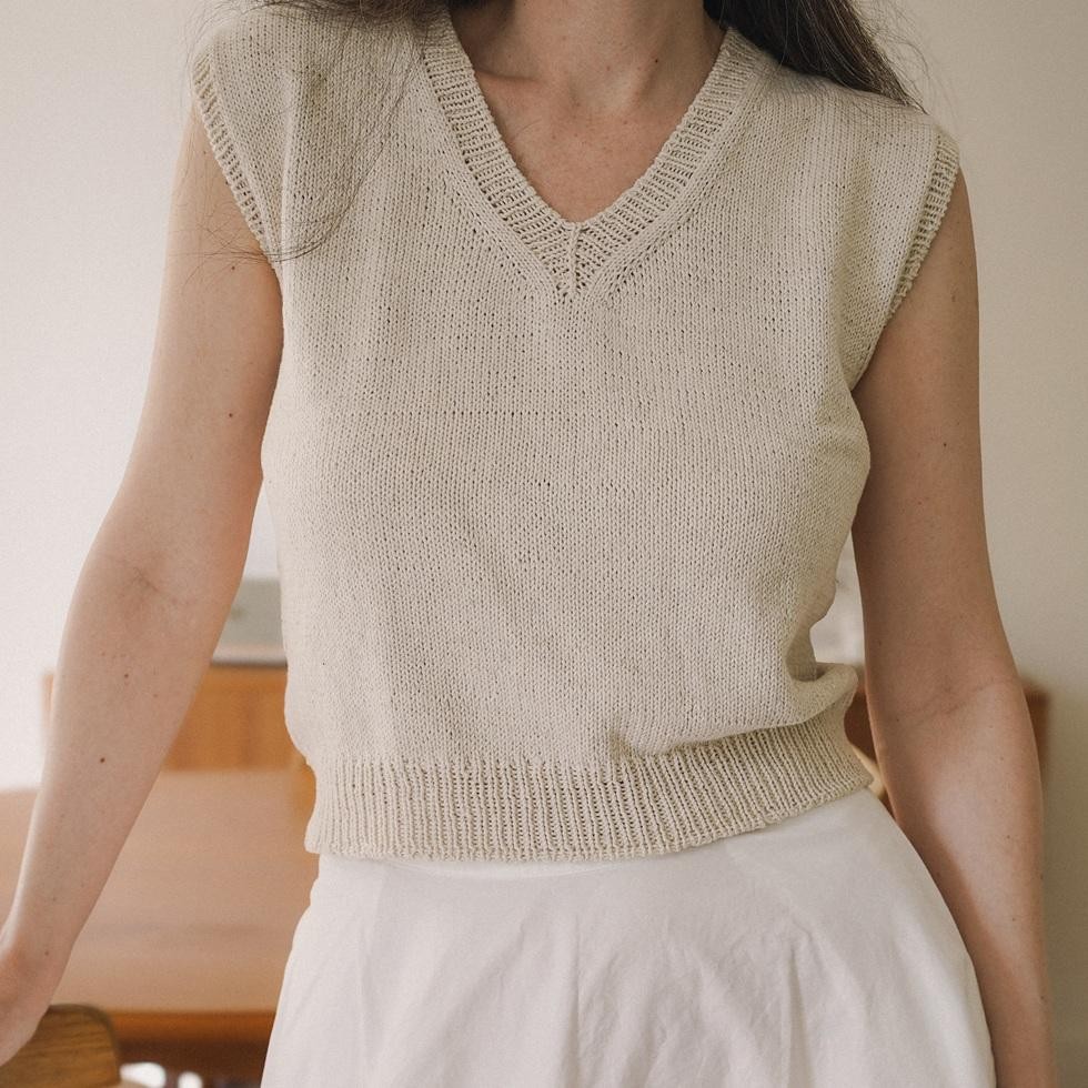 Элегантный топ с японским плечом Sybil, вязаный спицами сверху Элегантный топ спицами