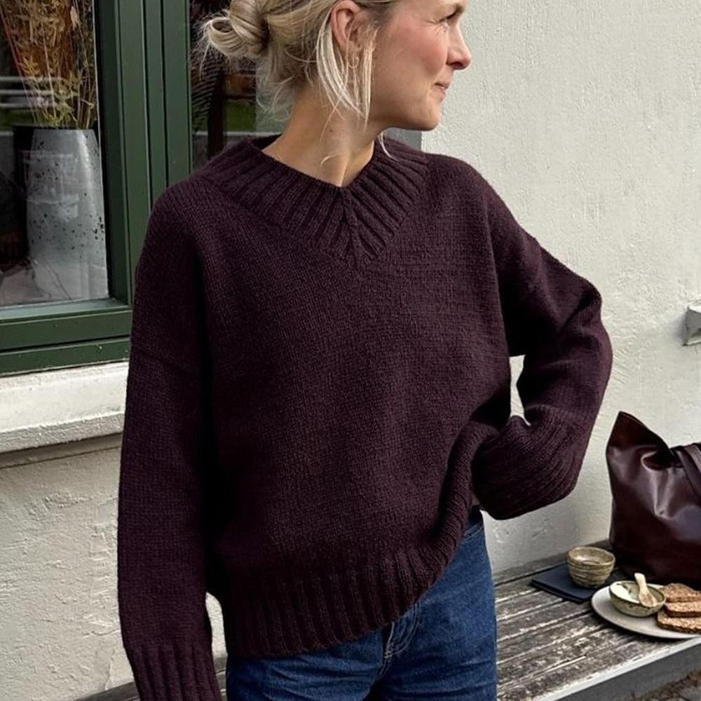 Вязаный спицами теплый свитер с японским плечом и высокой горловиной Hannah V-Neck Теплый свитер спицами