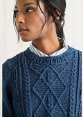 Пуловер с ромбами из кос, связанный спицами