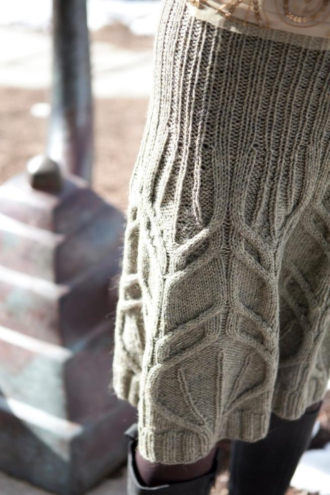 Вязание юбки спицами резинкой и косами Dickson