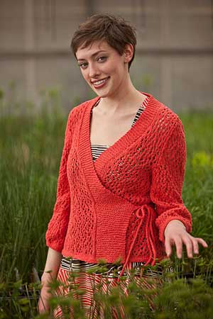 Вязаный спицами женский кардиган