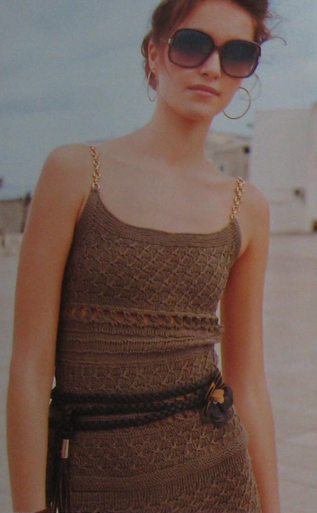 Женский комплект из юбки и майки спицами