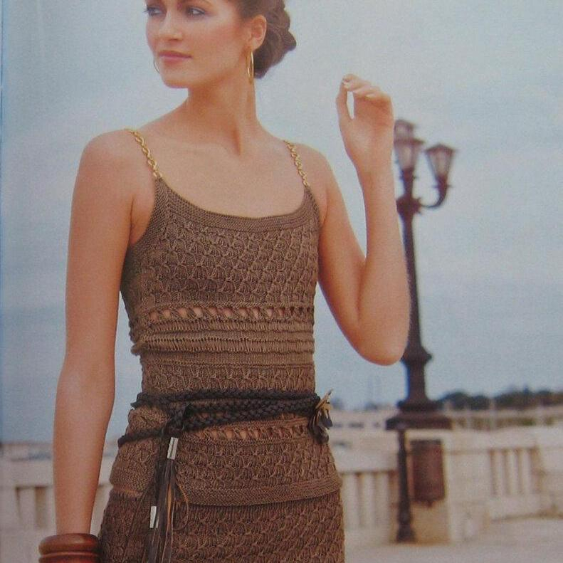 Комплект из юбки и майки спицами