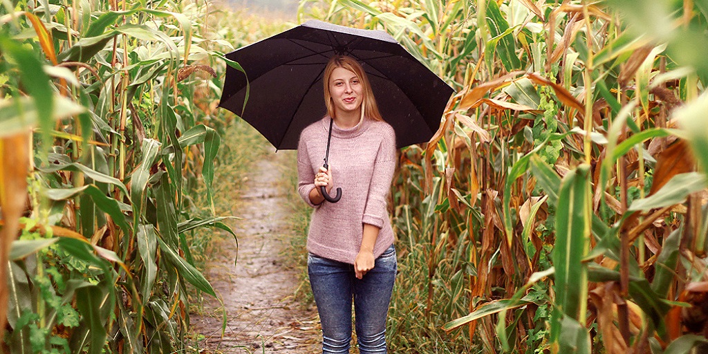 Женственный пуловер спицами Melanie Вязаный спицами женственный пуловер Melanie