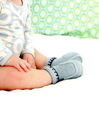 Детские пинетки вязаные спицами