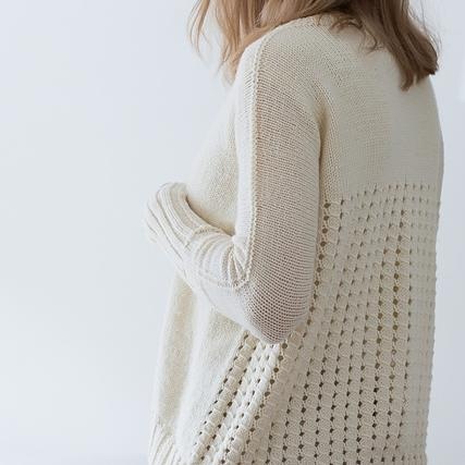 Кардиган Rhilea с ажурной панелью на спинке Вязаный кардиган Rhilea МК от дизайнера Suvi Simola