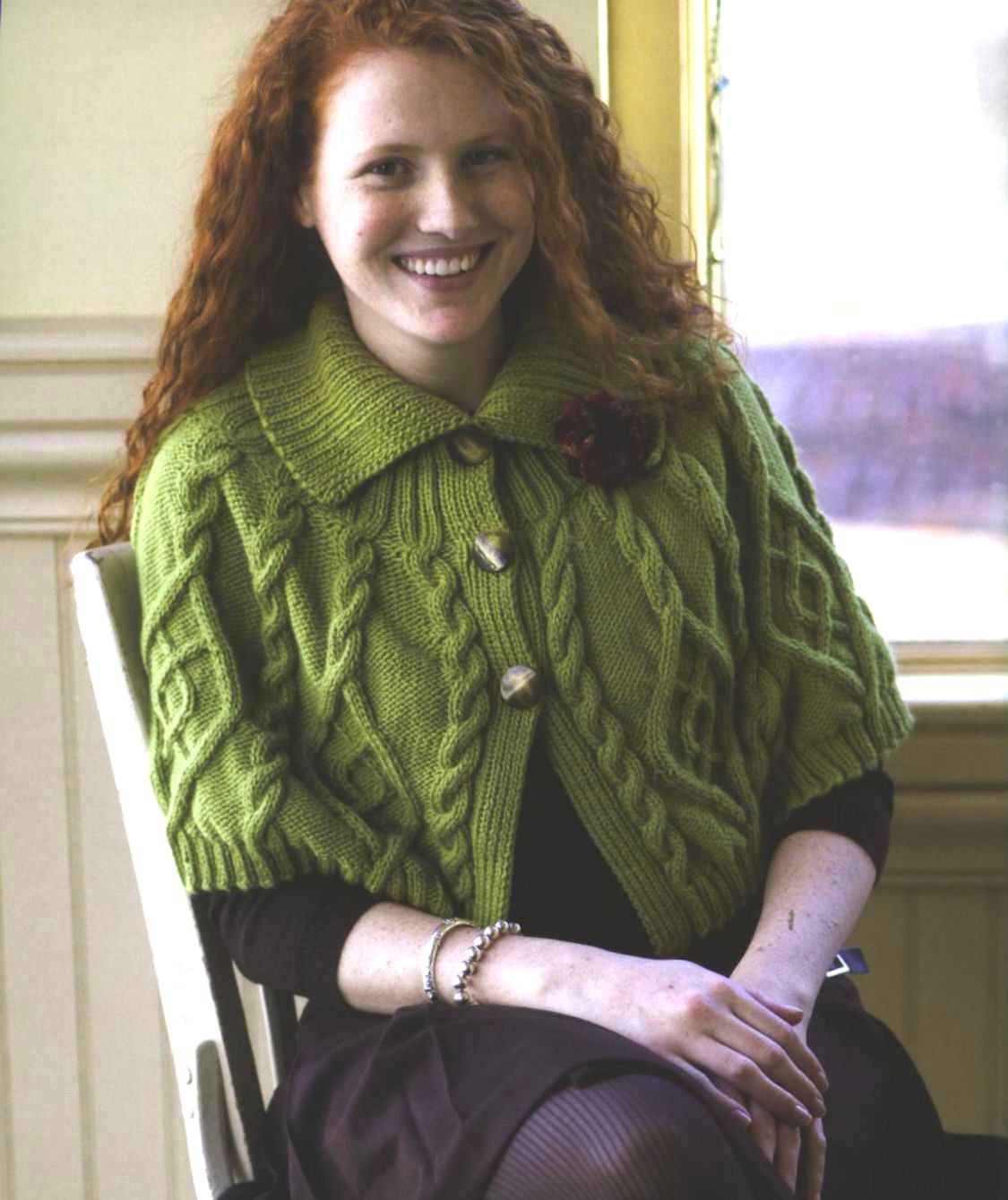 Женская пелерина с воротником и застежкой на пуговицы схема и описание