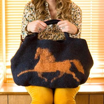 Сумка с лошадью вязаная спицами