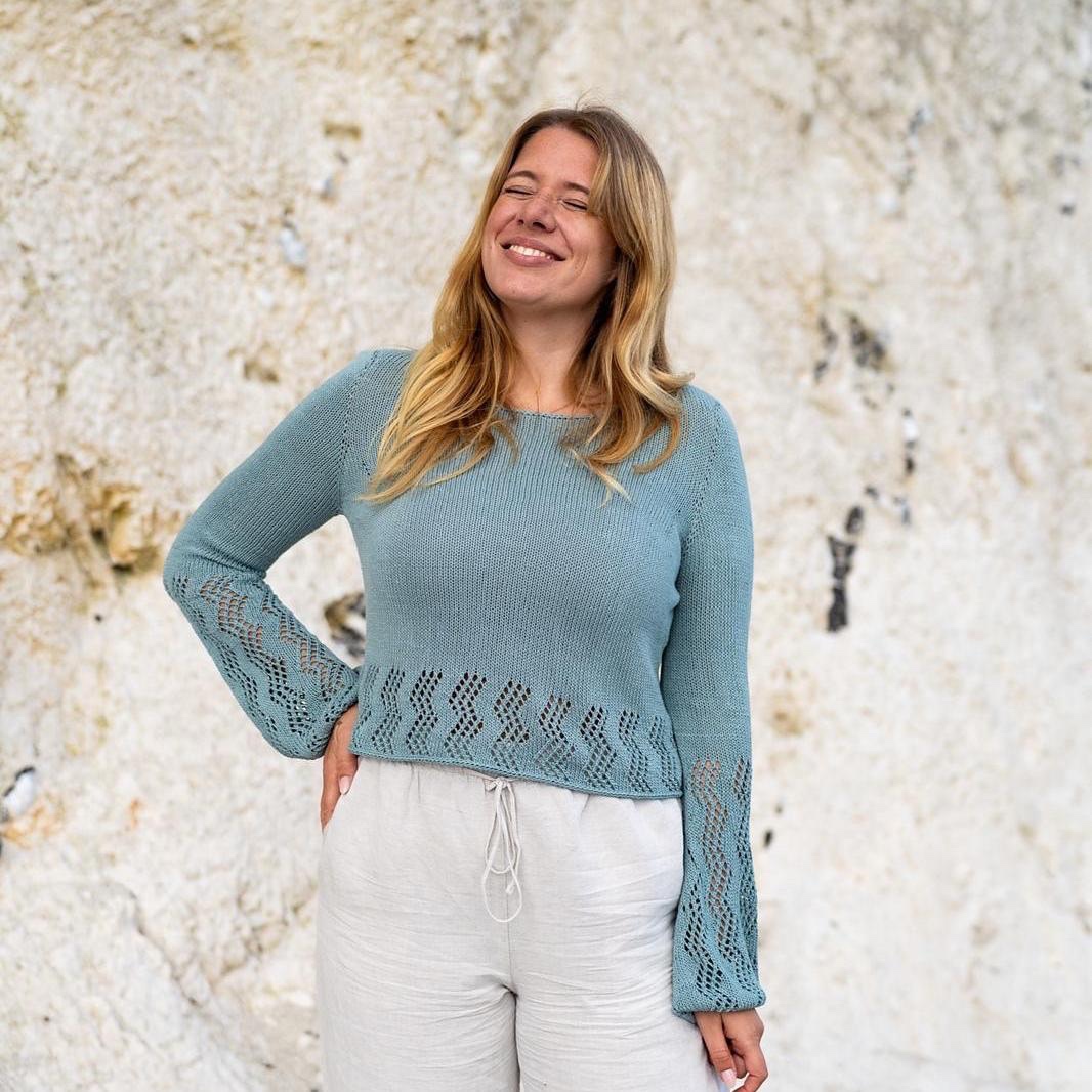 Пуловер с ажурным узором спицами сверху вниз Circe Укороченный пуловер с ажурными деталями спицами