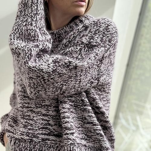 Свитер из меланжевой толстой пряжи спицами Trio Loop Свитер лицевой гладью спицами без швов