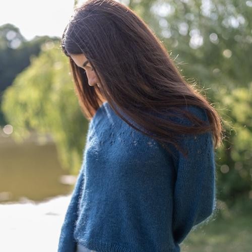 Пуловер с узором на круглой кокетке спицами Lana Azul Пуловер с узором на круглой кокеткой спицами