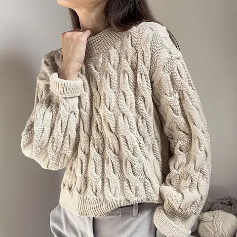 Вязаный спицами пуловер с большими косами Knitonomy Pearl Sweater Вязаный спицами пуловер с большими косами