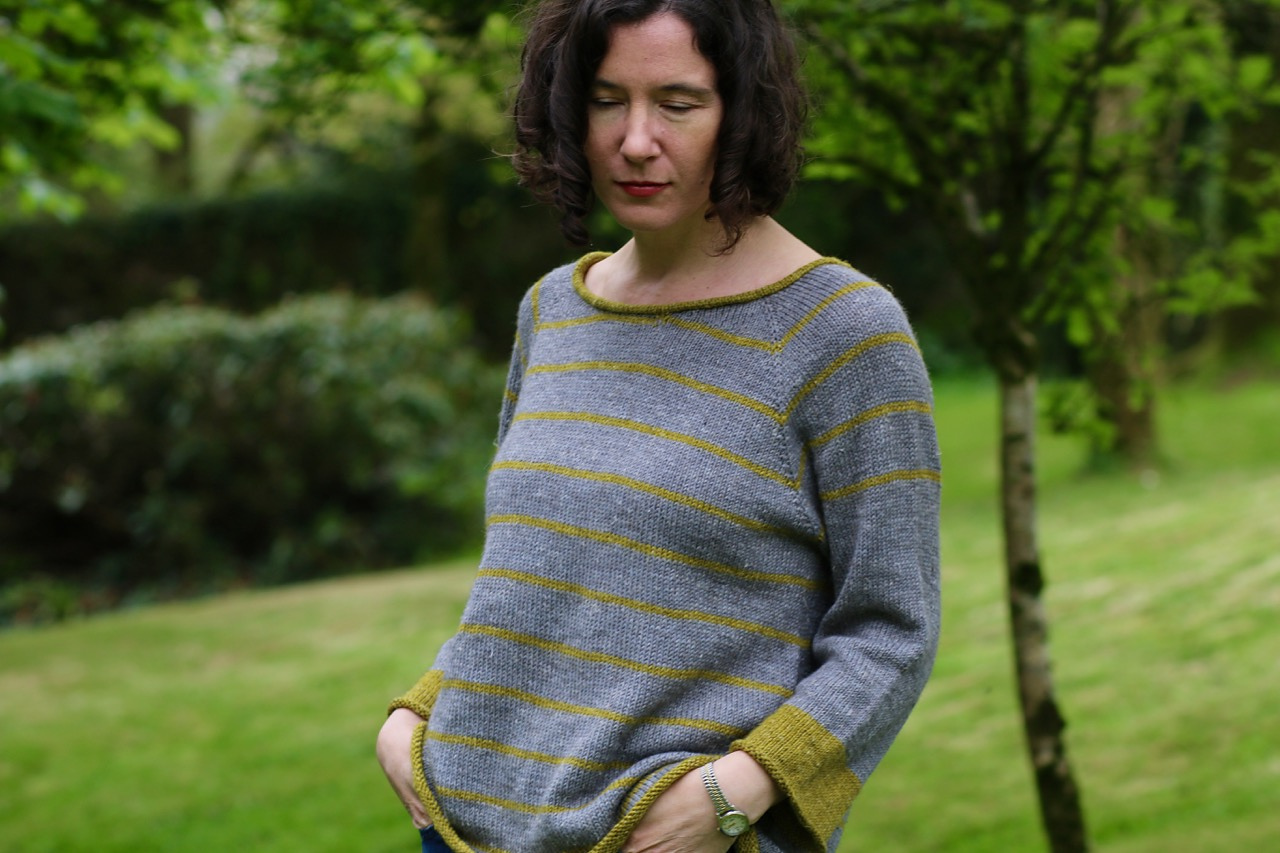 Вязание полосатого пуловера с круглой горловиной