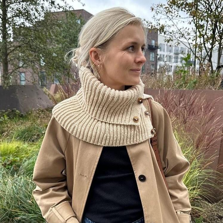 Теплая манишка на пуговицах November вязаная резинкой-бриошь Теплая манишка на пуговицах