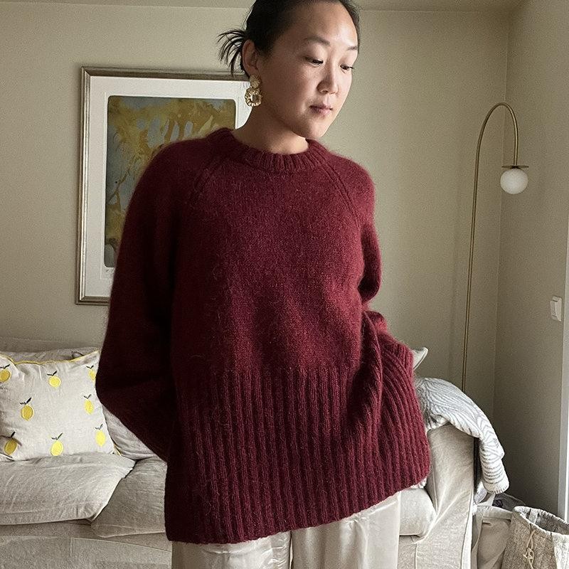 Пуловер оверсайз с высокими разрезами Eun Sweater Light Пуловер оверсайз с высокими боковыми разрезами, вязаный спицами без швов описание