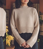 Укороченный пуловер с ажурными кромками