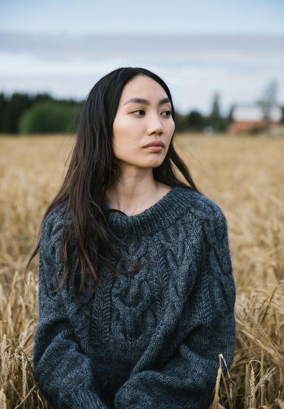 Пуловер из смеси мохера и мериноса, связанный спицами