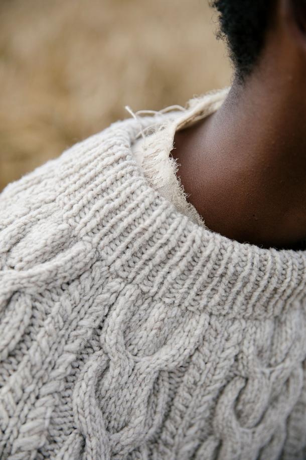 Пуловер с двойным воротником и круглой кокеткой