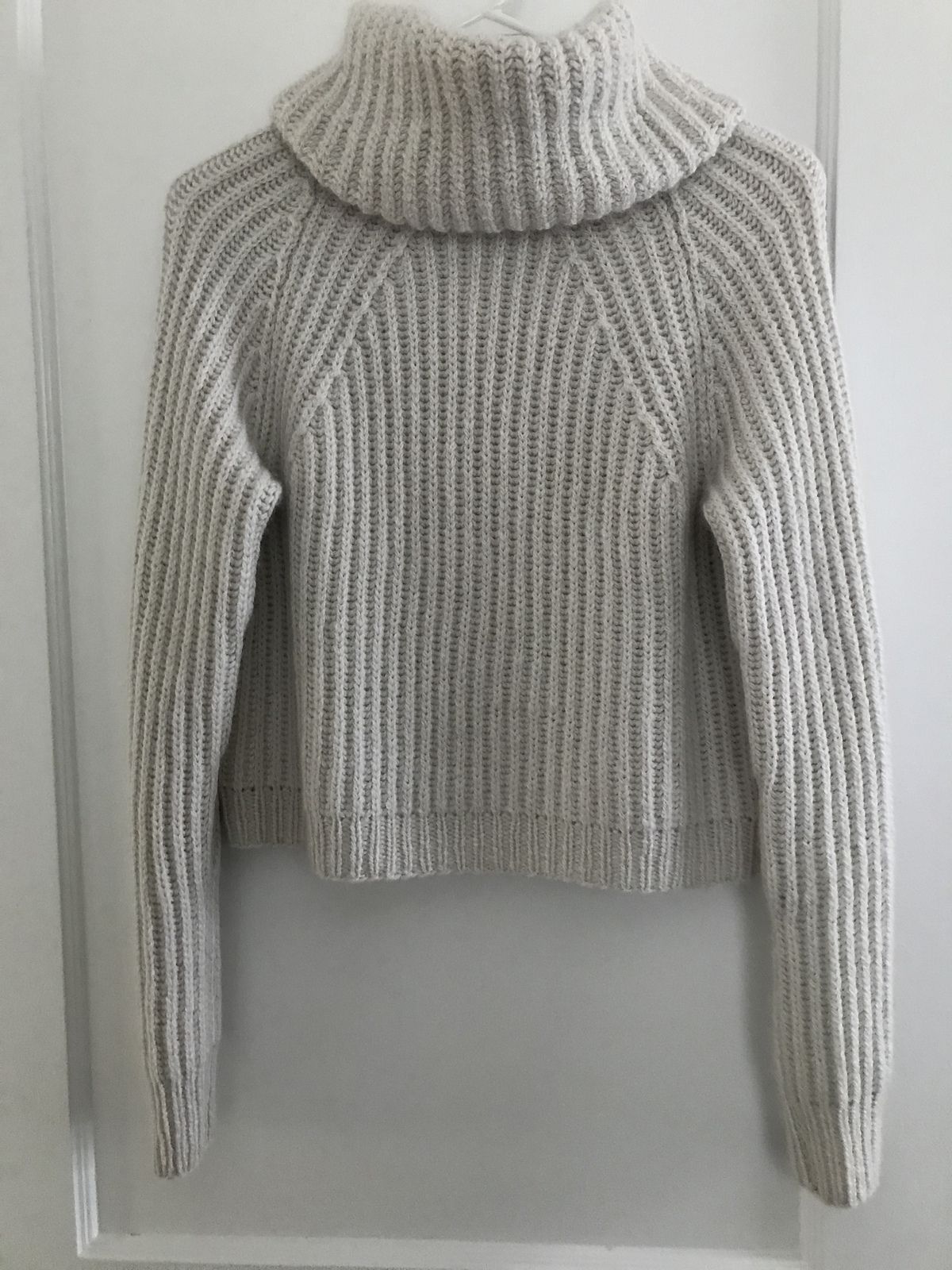 Красивая резинка спицами для свитера женского Sky-wool.ru