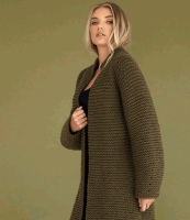 Вязаное пальто из толстой пряжи