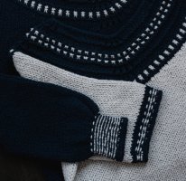 Пуловер с жаккардом на кокетке