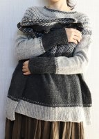 Пуловер с круглой кокеткой, связанный спицами