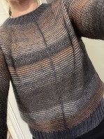 Женский пуловер спицами с ложными швами