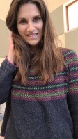 Вязаный пуловер с цветной кокеткой