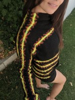 Вязаный спицами свитер с рукавами долман