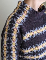 Вязаный спицами свитер с рукавами долман