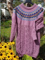 Женский пуловер спицами без швов