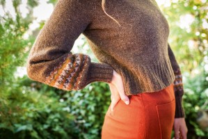 Пуловер с жаккардовым узором на рукавах-баллонах