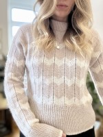 Вязаный свитер с шевронным узором