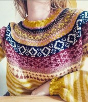 Вязаный полосатый пуловер с жаккардовой кокеткой