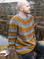 Мужской полосатый пуловер спицами