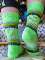 Разноцветные носки спицами