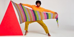 Разноцветная шаль спицами