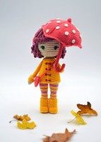 Вязаная крючком кукла с зонтиком