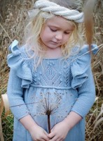 Детское платье спицами с рюшами