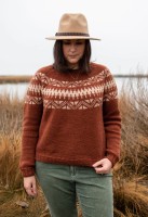 Женский пуловер с круглой жаккардовой кокеткой