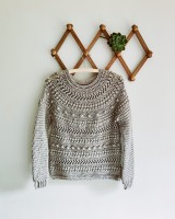 Вязаный пуловер крючком