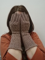 Женские перчатки спицами