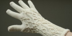 Вязаные перчатки спицами