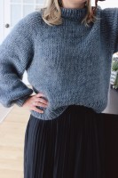 Женский свитер спицами из толстой пряжи