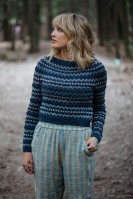 Вязаный спицами текстурный пуловер