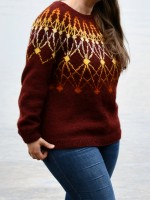Женский пуловер спицами с градиентным узором